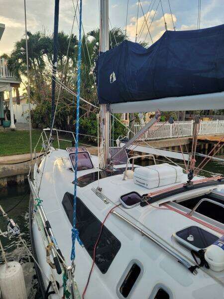 37ft Hunter Yacht For Sale