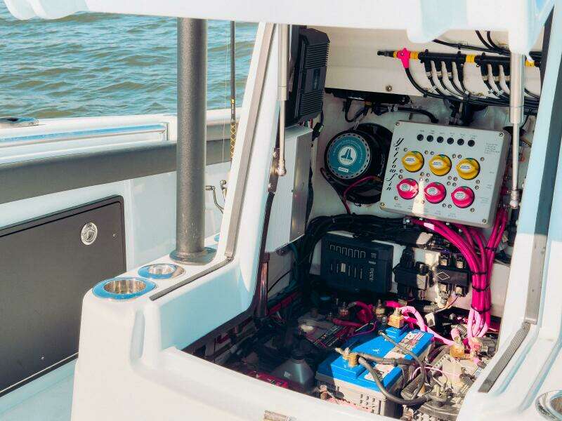 26 Hybrid 26ft Yellowfin Yacht For Sale