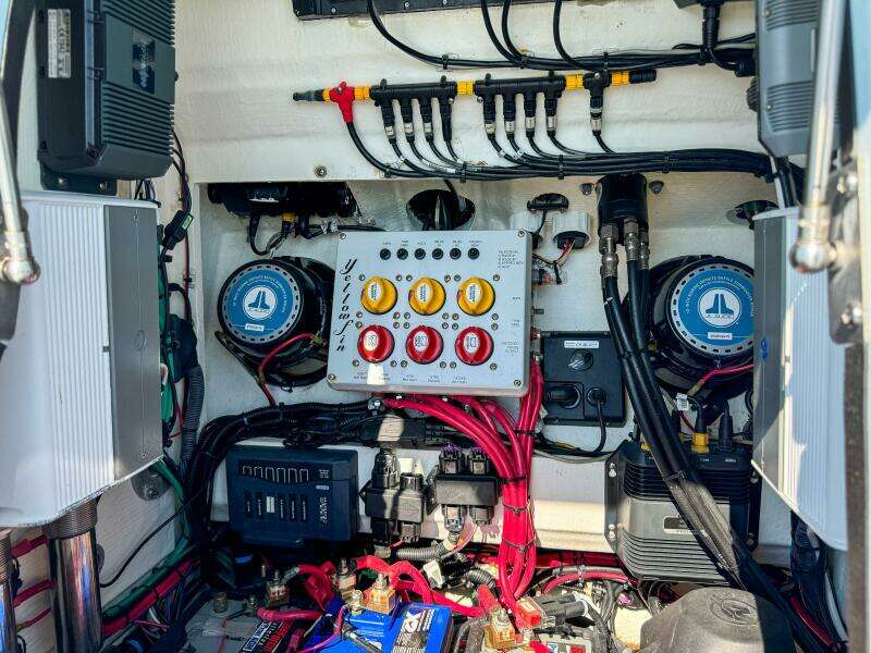 26 Hybrid 26ft Yellowfin Yacht For Sale