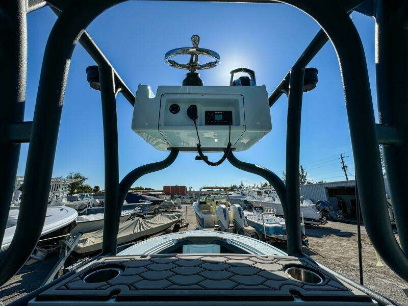 26 Hybrid 26ft Yellowfin Yacht For Sale