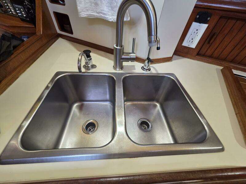 Solace 38ft Island Packet Yacht For Sale