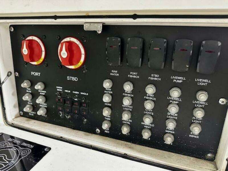 28ft Boston Whaler Yacht For Sale