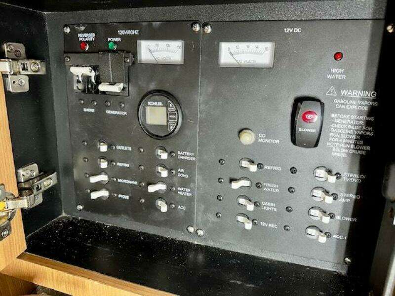 28ft Boston Whaler Yacht For Sale