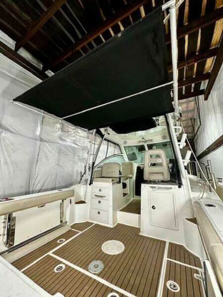 28ft Boston Whaler Yacht For Sale