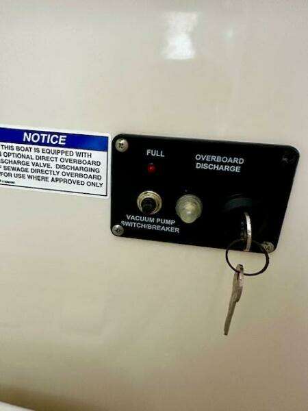 28ft Boston Whaler Yacht For Sale