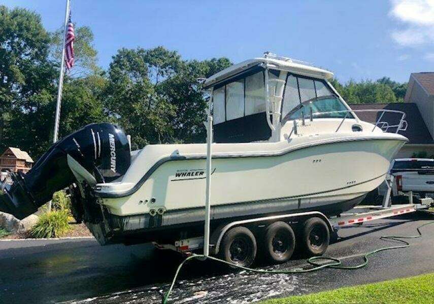 28ft Boston Whaler Yacht For Sale