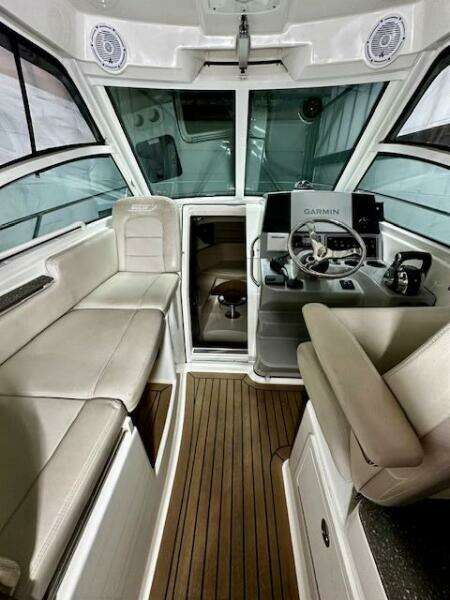 28ft Boston Whaler Yacht For Sale