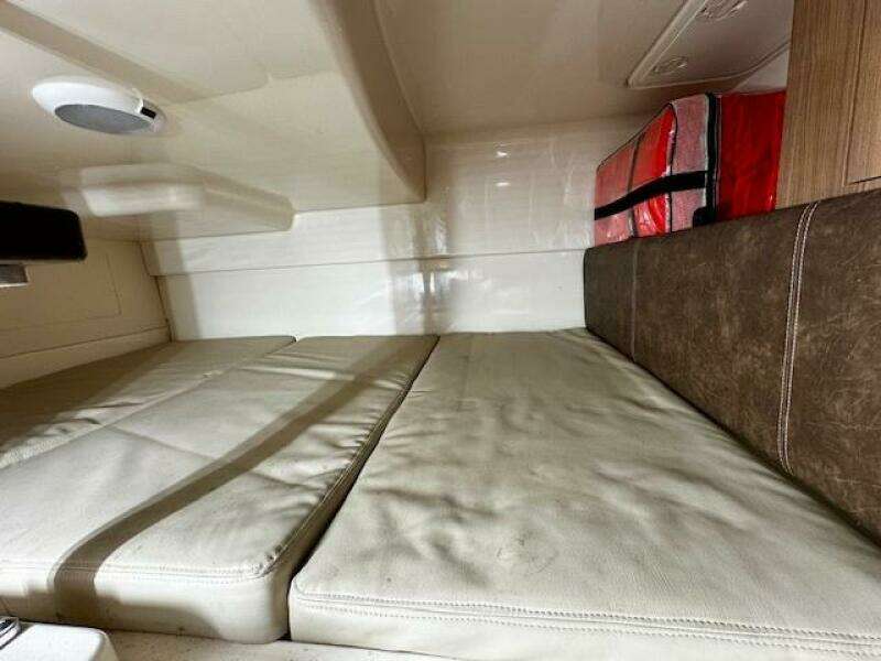 28ft Boston Whaler Yacht For Sale