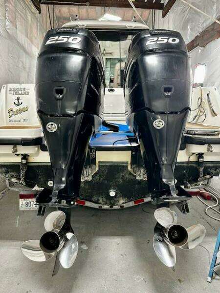 28ft Boston Whaler Yacht For Sale