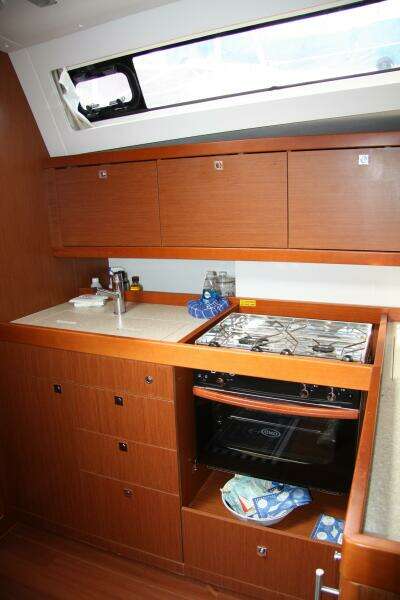 Knot On Call 41ft Beneteau Yacht For Sale