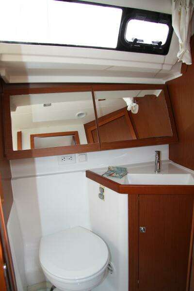 Knot On Call 41ft Beneteau Yacht For Sale