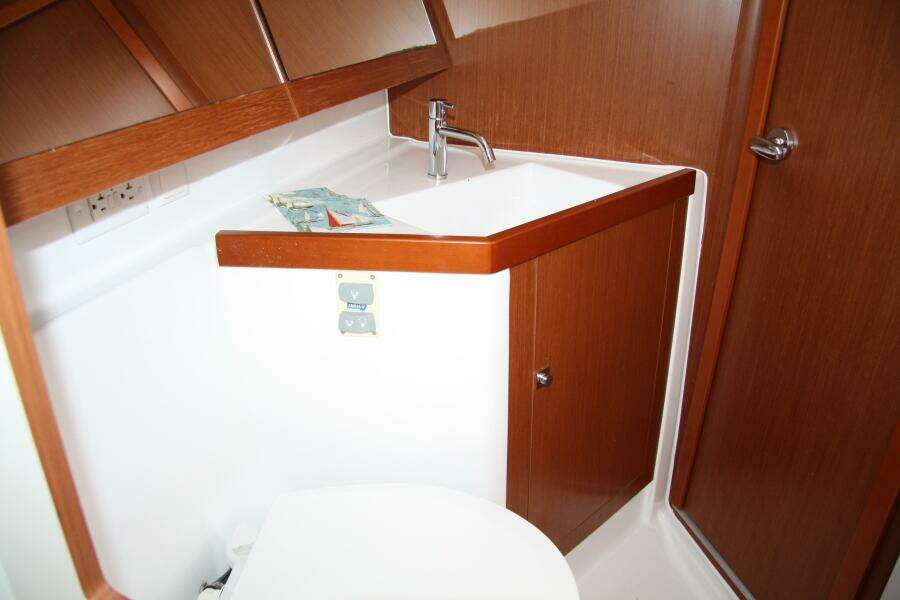 Knot On Call 41ft Beneteau Yacht For Sale