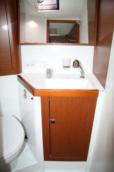 Knot On Call 41ft Beneteau Yacht For Sale