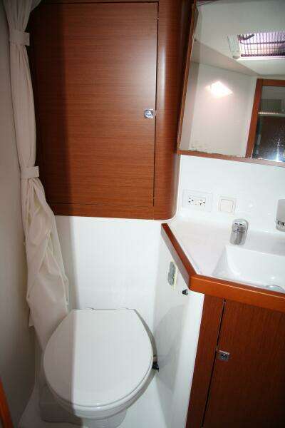 Knot On Call 41ft Beneteau Yacht For Sale