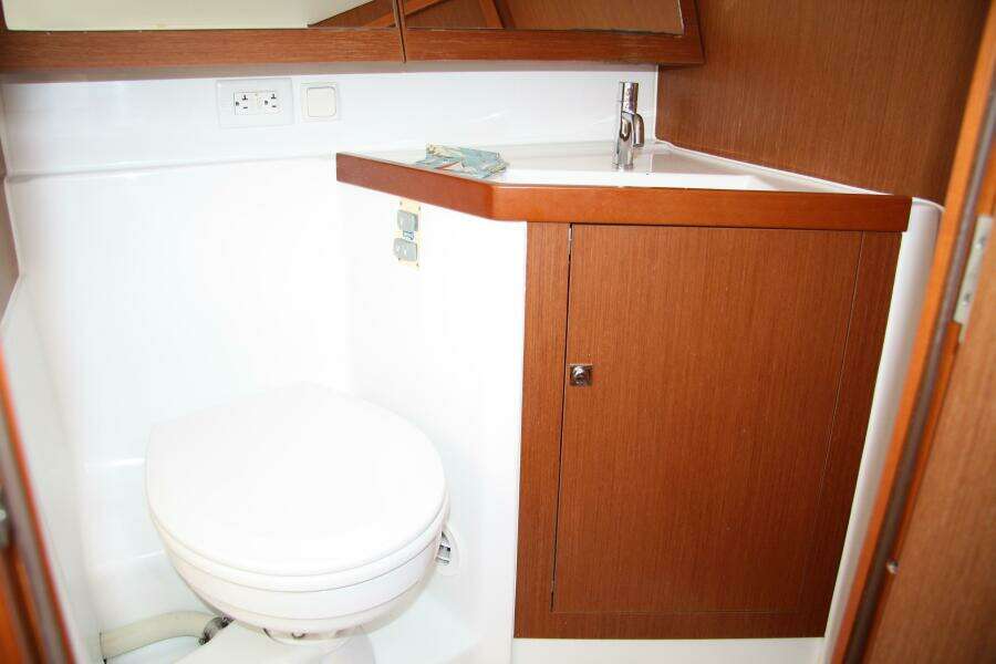 Knot On Call 41ft Beneteau Yacht For Sale