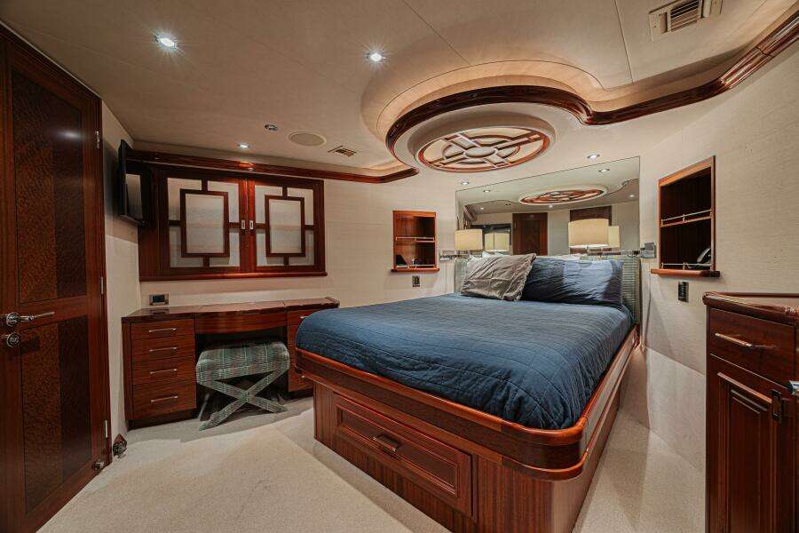 Cerca Trova 112ft Westport Yacht For Sale