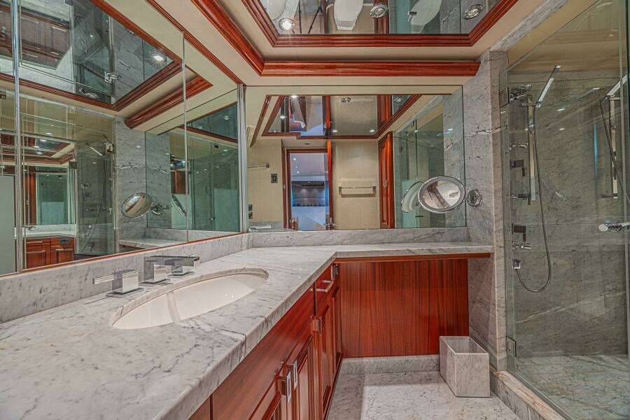 Cerca Trova 112ft Westport Yacht For Sale