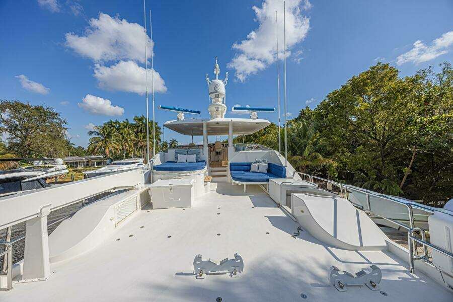 Cerca Trova 112ft Westport Yacht For Sale