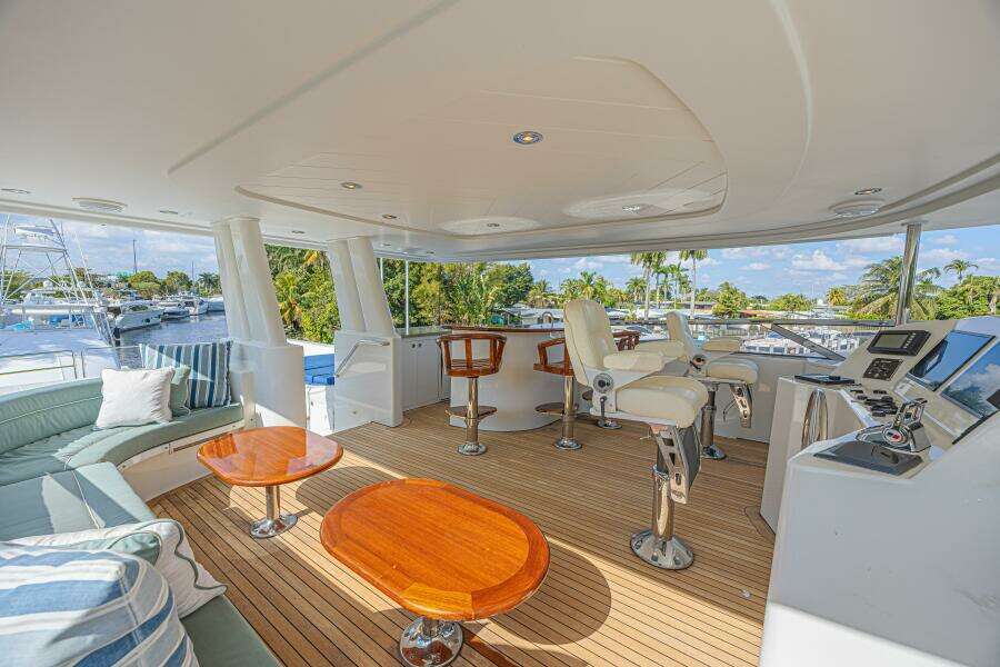 Cerca Trova 112ft Westport Yacht For Sale