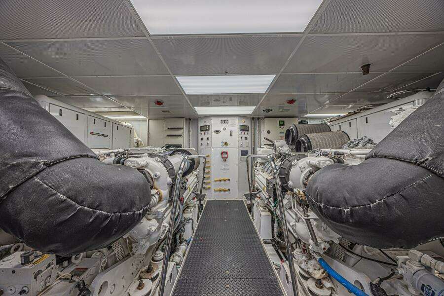 Cerca Trova 112ft Westport Yacht For Sale