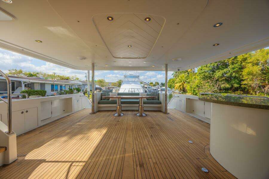 Cerca Trova 112ft Westport Yacht For Sale