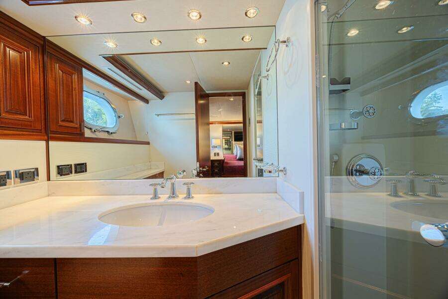 Cerca Trova 112ft Westport Yacht For Sale