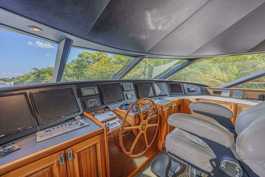 Cerca Trova 112ft Westport Yacht For Sale