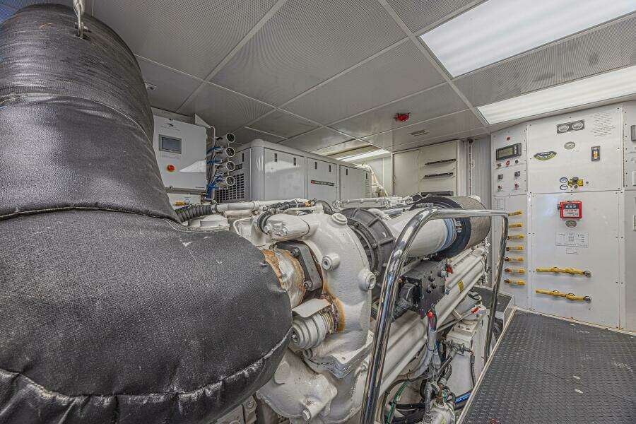 Cerca Trova 112ft Westport Yacht For Sale