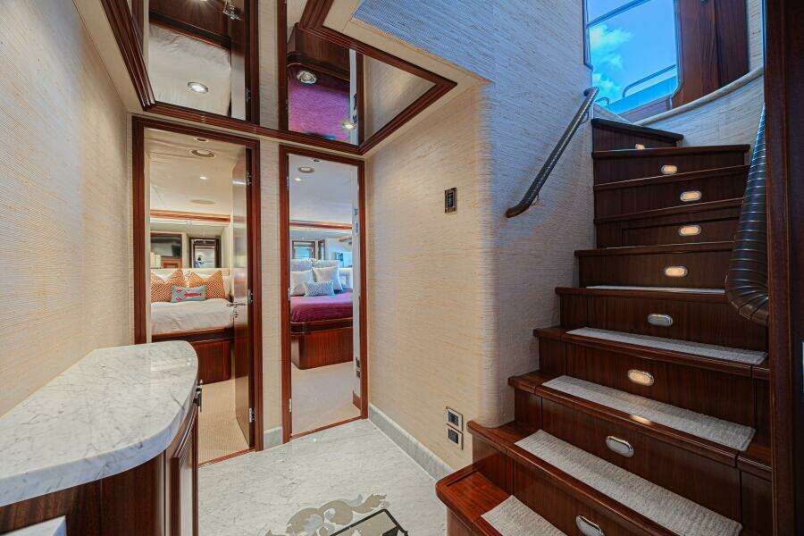 Cerca Trova 112ft Westport Yacht For Sale