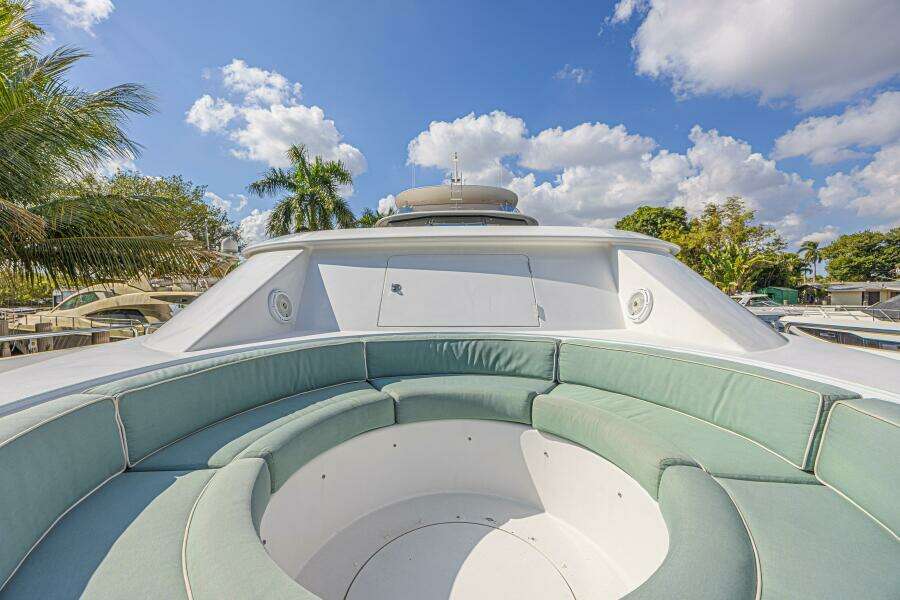 Cerca Trova 112ft Westport Yacht For Sale