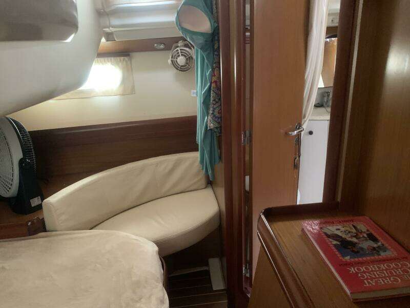 Salty Solution 42ft Jeanneau Yacht For Sale