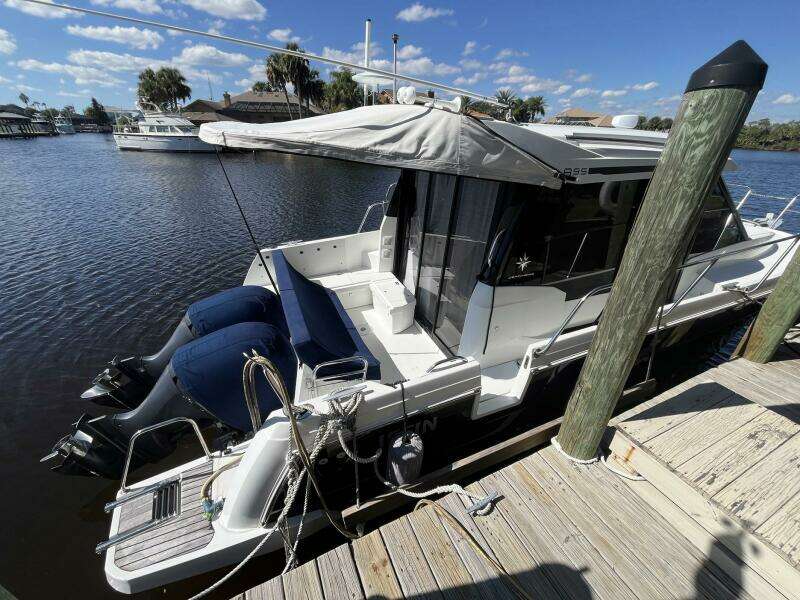 Iffin 29ft Jeanneau Yacht For Sale