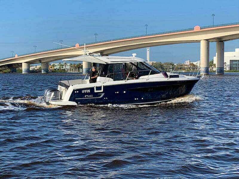 Iffin 29ft Jeanneau Yacht For Sale