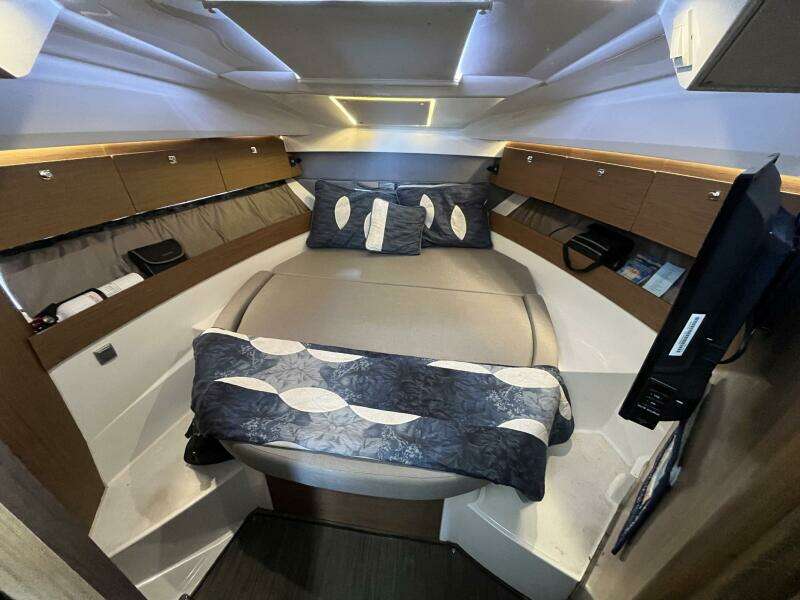 Iffin 29ft Jeanneau Yacht For Sale