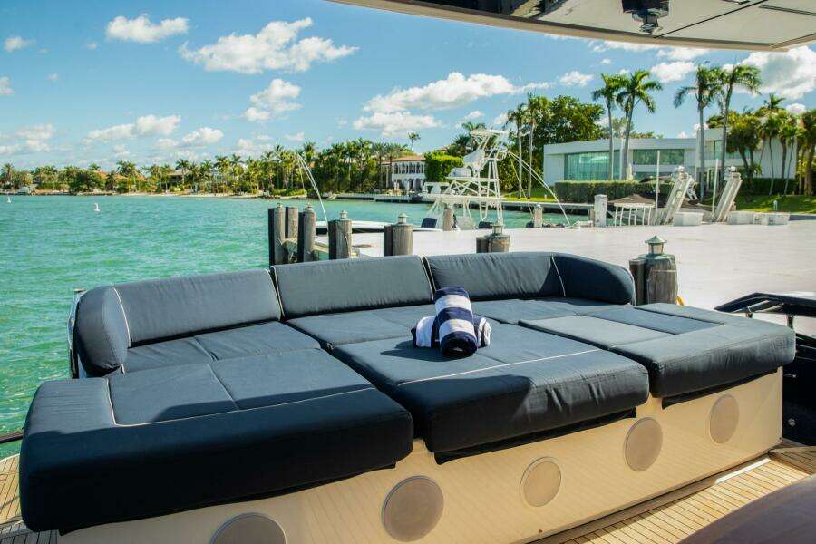 DOROTHY ANN 82ft Pershing Yacht For Sale