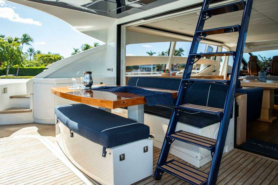 DOROTHY ANN 82ft Pershing Yacht For Sale