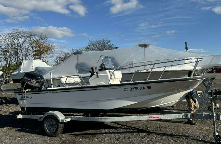 17ft Boston Whaler Yacht For Sale