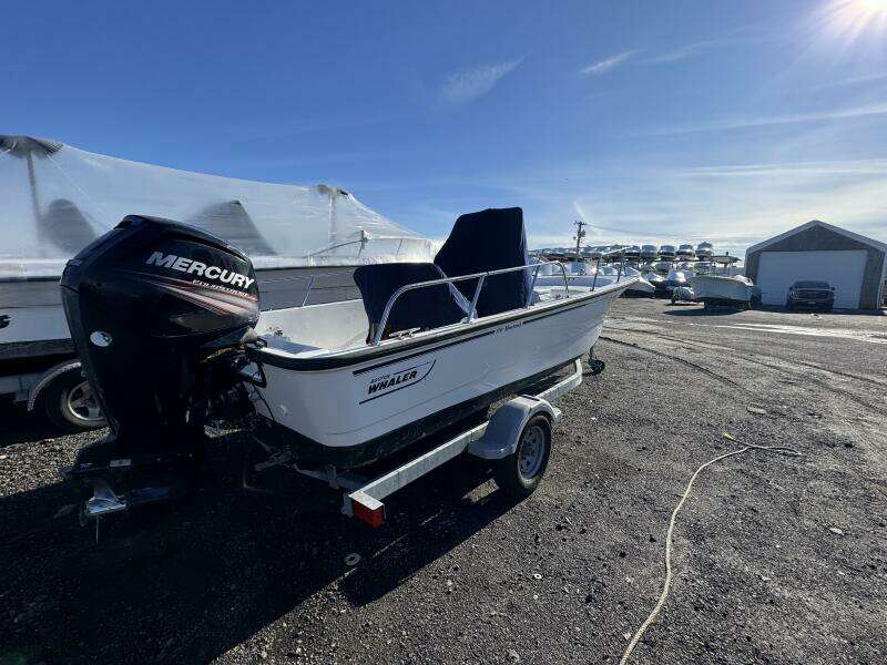 17ft Boston Whaler Yacht For Sale