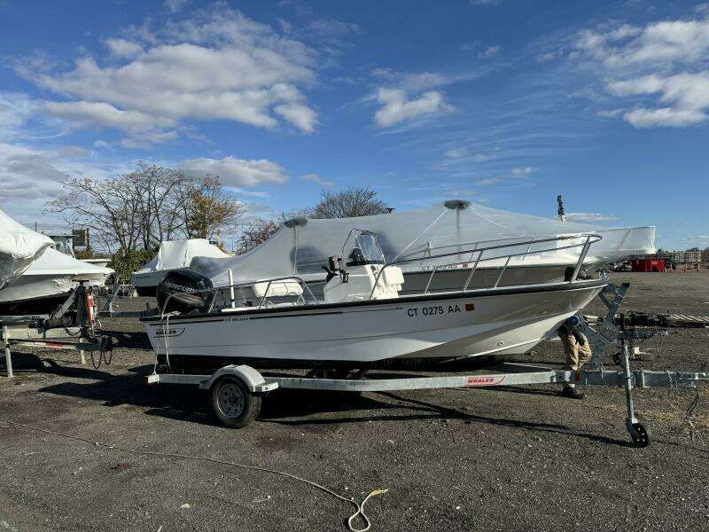 17ft Boston Whaler Yacht For Sale