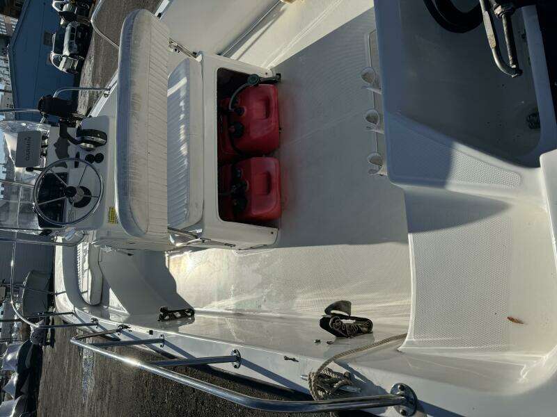 17ft Boston Whaler Yacht For Sale