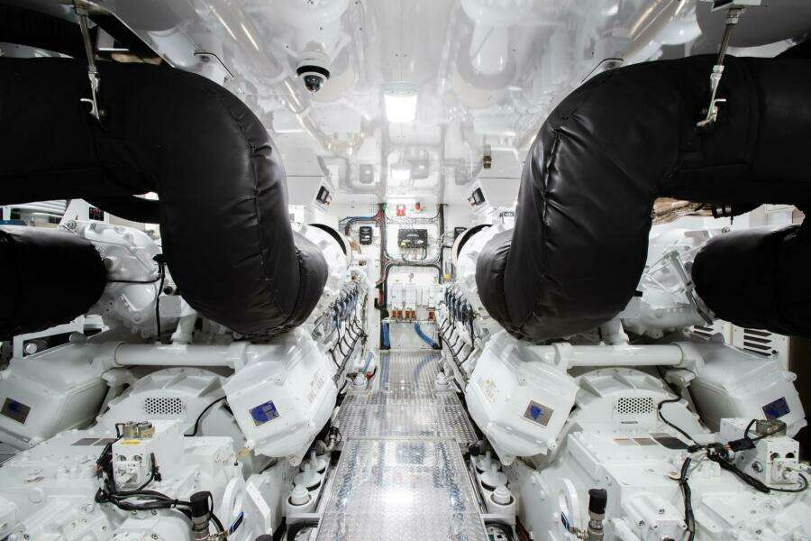 CRESCENT LADY 117ft Crescent Yacht For Sale