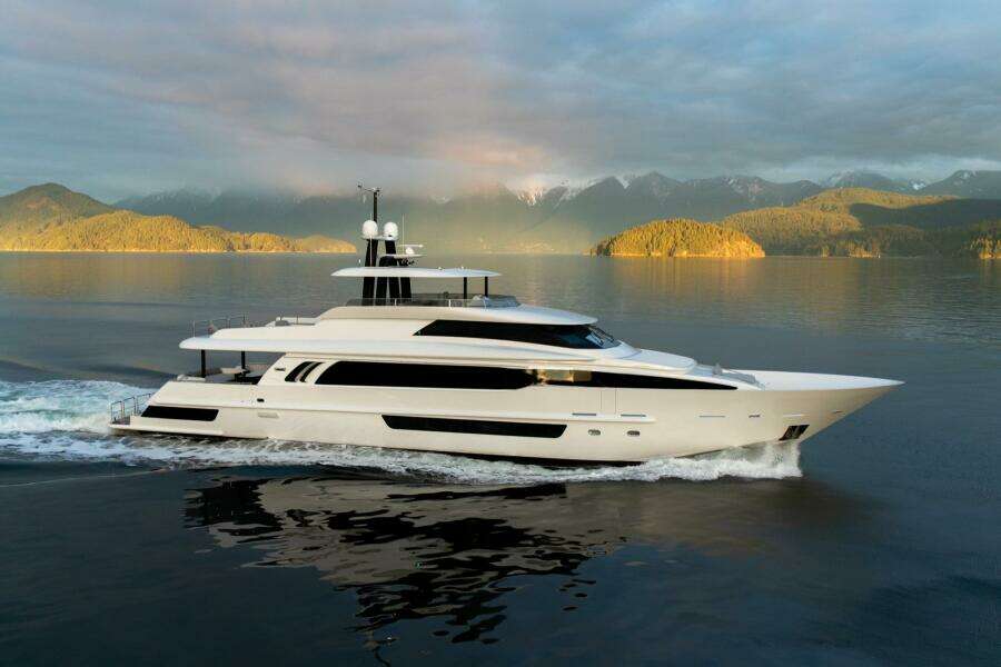 CRESCENT LADY 117ft Crescent Yacht For Sale