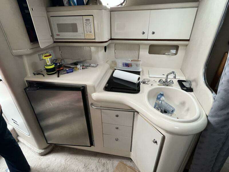 Knot 2 Day 33ft Sea Ray Yacht For Sale