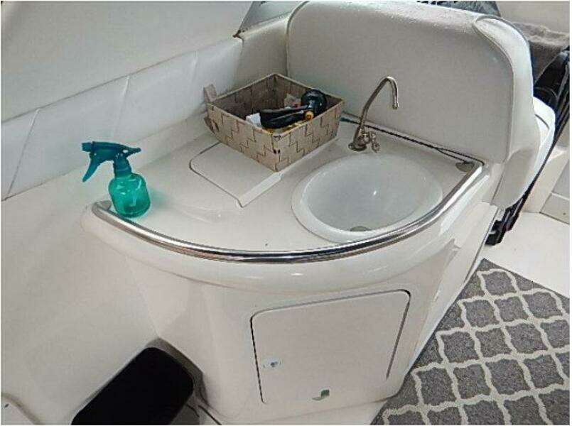 Knot 2 Day 33ft Sea Ray Yacht For Sale