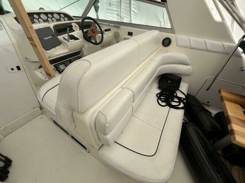 Knot 2 Day 33ft Sea Ray Yacht For Sale