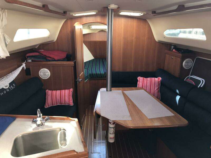Sono 30ft Hunter Yacht For Sale