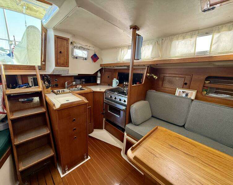 Halcyon 35ft Niagara Yacht For Sale