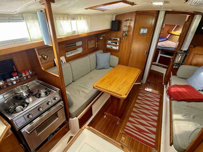 Halcyon 35ft Niagara Yacht For Sale