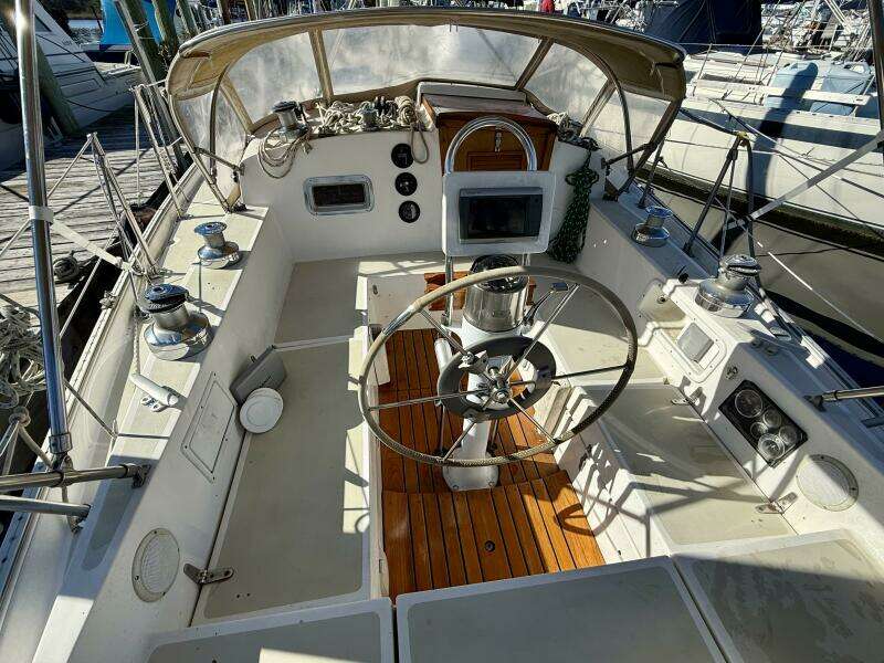Halcyon 35ft Niagara Yacht For Sale