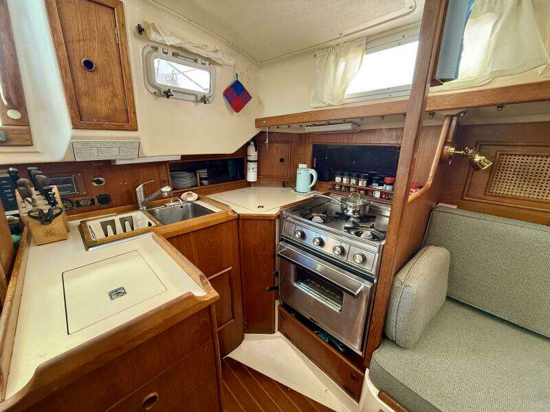 Halcyon 35ft Niagara Yacht For Sale